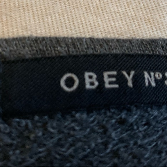 Obey Gray women’s oversized sweatshirt size large - Picture 3 of 3